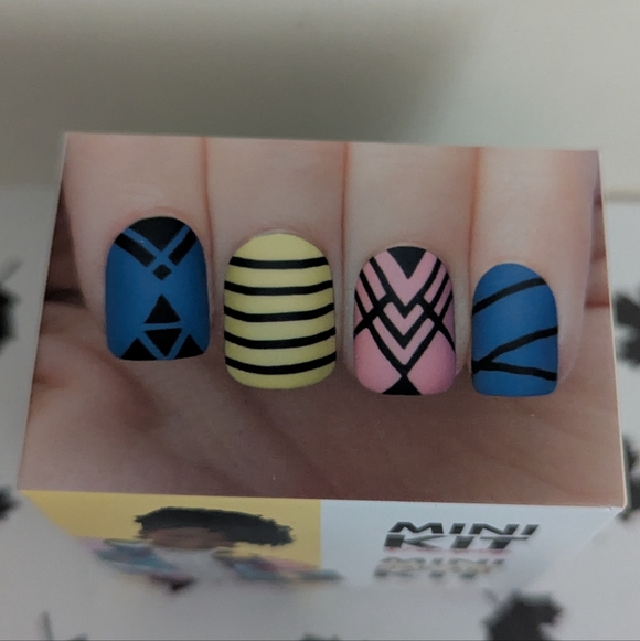 Moyou Mini Stamping Nail Art Kit - Holy Shapes - Picture 2 of 4